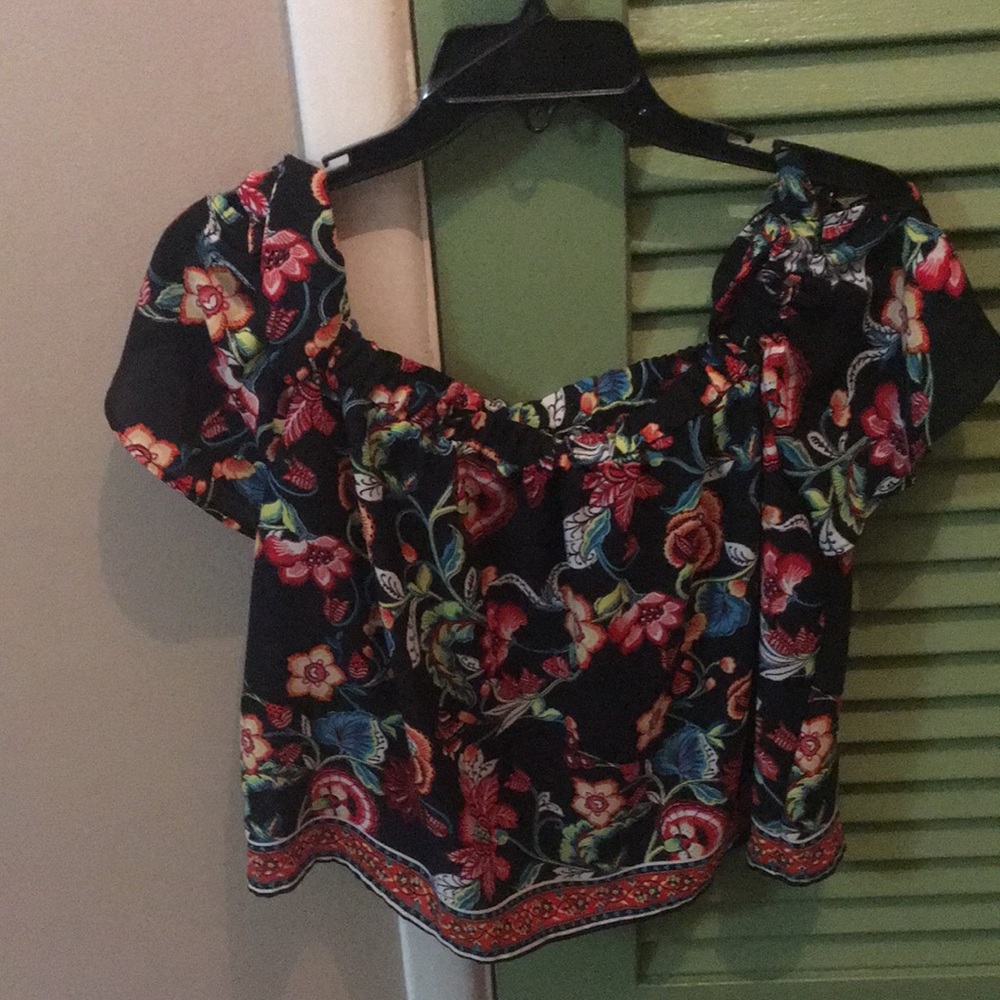 Like New Mexican style top cute and flowy